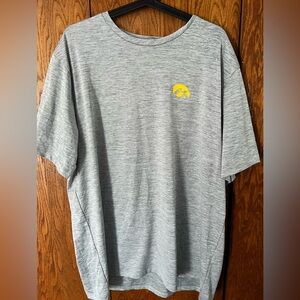 XL Iowa Vineyard Vines T-shirt